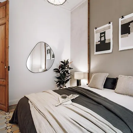 Tella - 2 Bedrooms And Office In Eixample Esquerra דירה ברצלונה